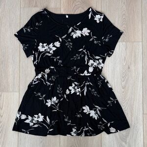 Black + White Floral Maternity Top from Amazon, Women’s Size M